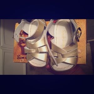 Salt waters by hoy toddler size 3c